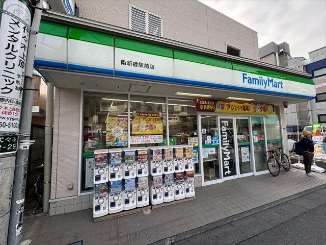 ファミリーマート南新宿店